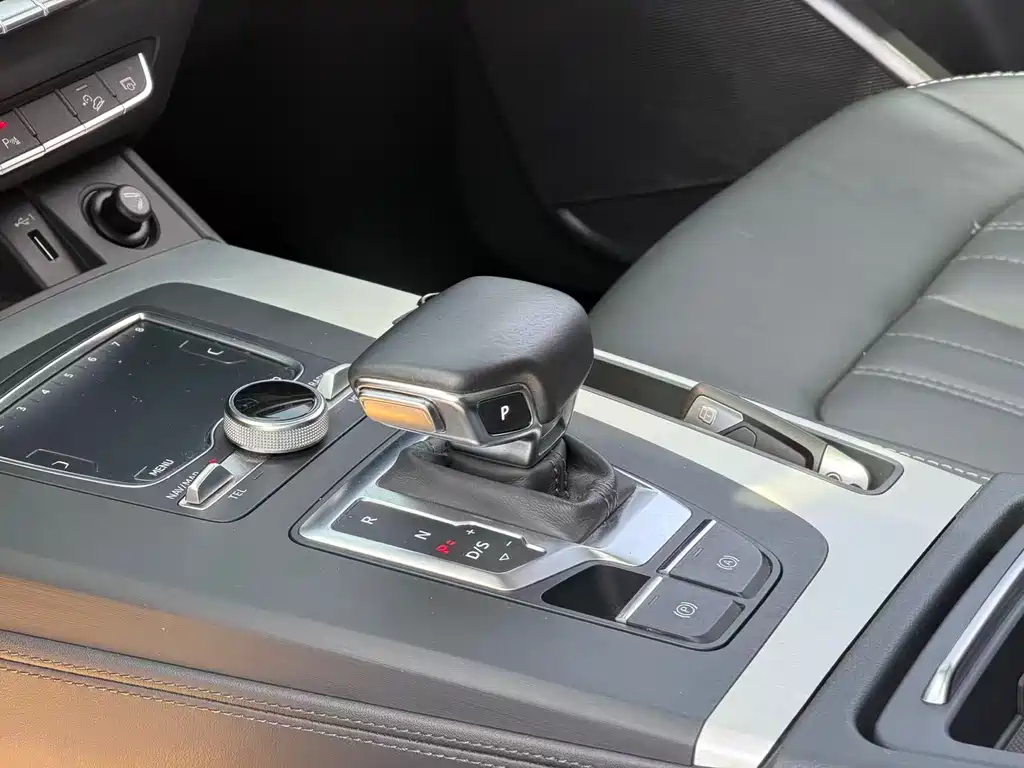 Audi Q5L 2020 40 TFSI enjoys fashionable style купить на сайте DeffCars