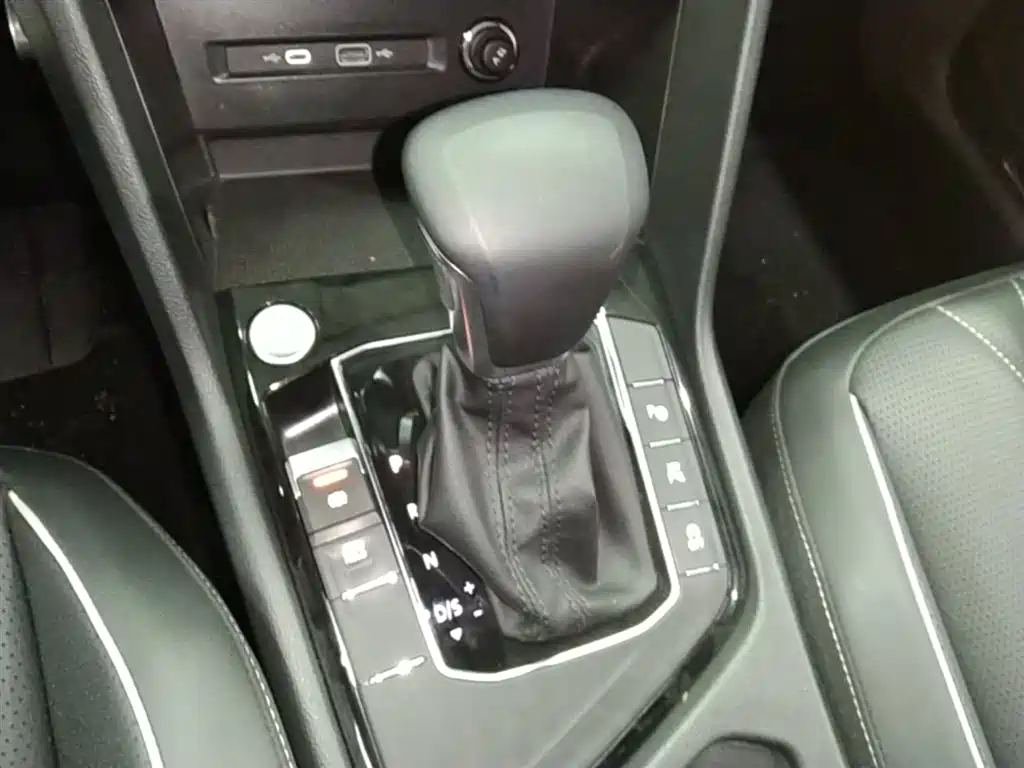 Tiguan L 2024 330TSI automatic two-wheel drive R-Line version купить на сайте DeffCars