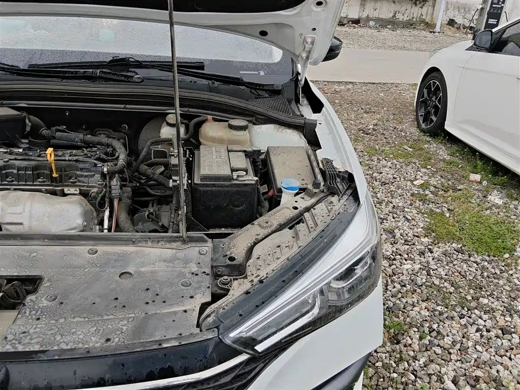 Roewe i5 2021 1.5L CVT Platinum Edition купить на сайте DeffCars