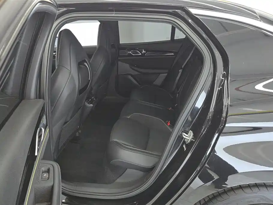 Lynk & Co 03 2023 1.5TD DCT Pro купить на сайте DeffCars
