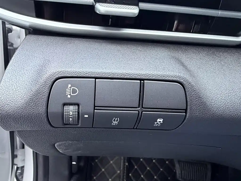 Elantra 2023 1.5L CVT LUX Premium Edition купить на сайте DeffCars