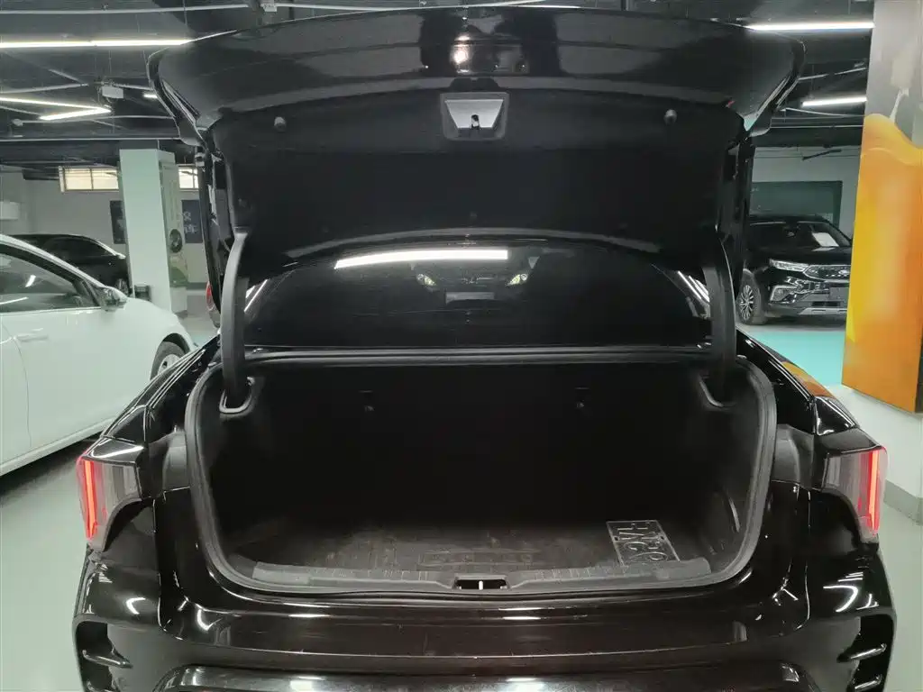 Lynk & Co 03 2023 2.0TD DCT Pro купить на сайте DeffCars