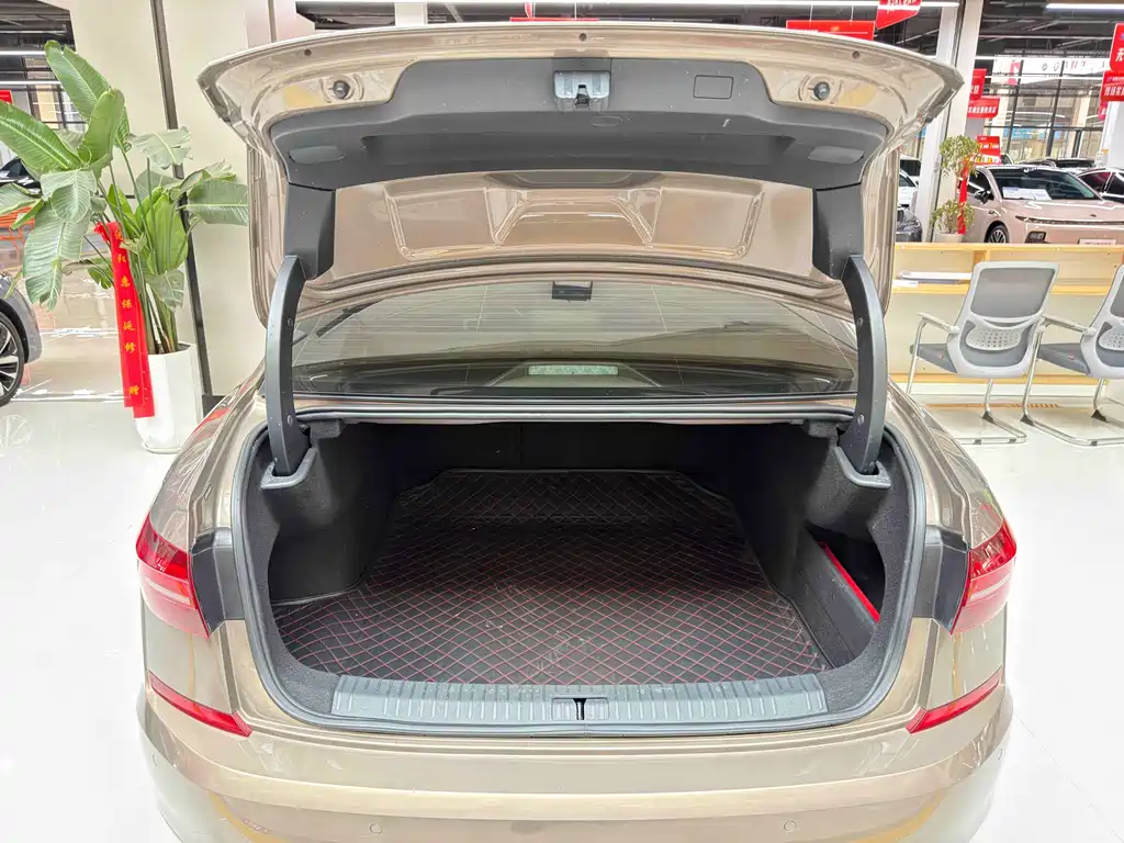 Passat 2020 330TSI Deluxe Edition National VI купить на сайте DeffCars