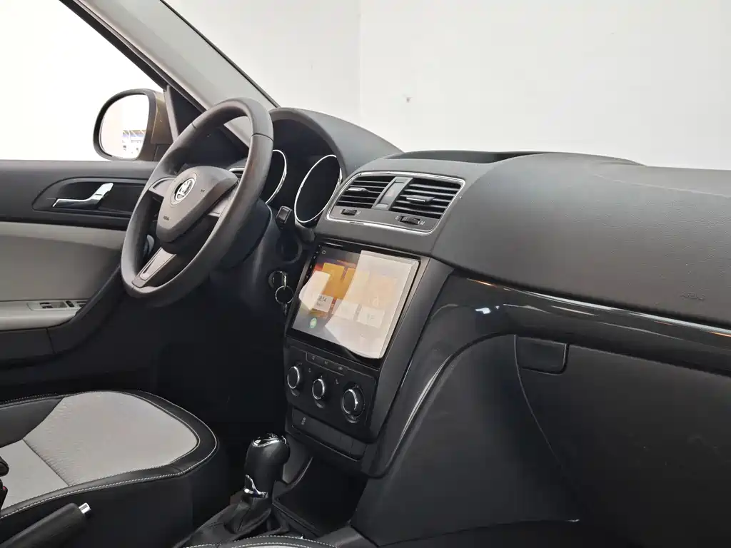 Yeti 2017 TSI280 DSG forward version купить на сайте DeffCars