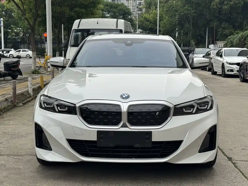BMW i3 2024 eDrive 35 L купить на сайте DeffCars