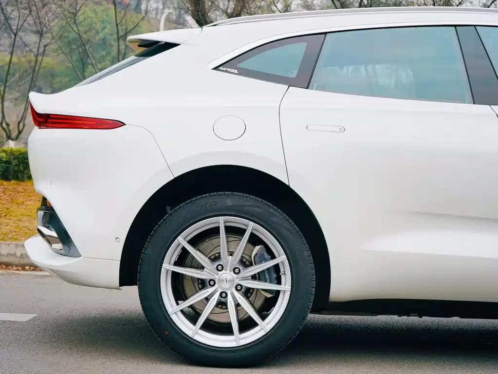 Aston Martin DBX 2022 3.0T STRAIGHT-SIX купить на сайте DeffCars