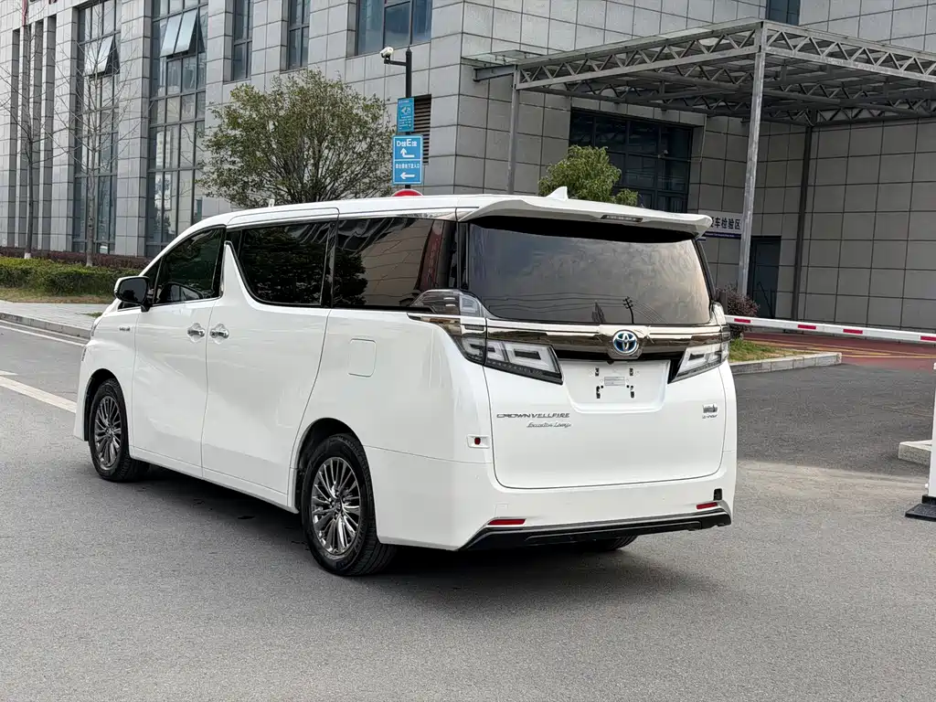 Wilfa 2021 Crown Dual Engine 2.5L HV Premium Edition купить на сайте DeffCars