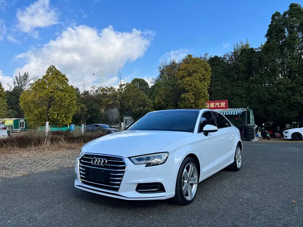 Audi A3 2019 Limousine 35 TFSI Fashion Type National V купить на сайте DeffCars