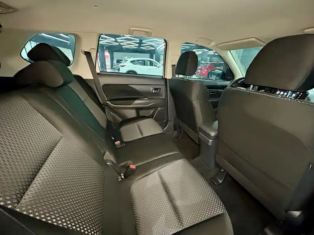 Outlander 2021 facelift 2.0L 2WD smooth version 5 seats купить на сайте DeffCars