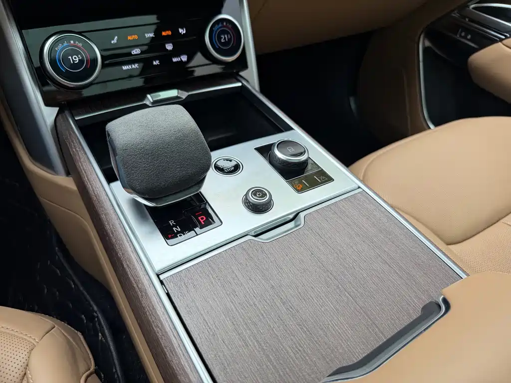 Range Rover 2023 3.0 L6 400PS Genesis Extended Edition купить на сайте DeffCars