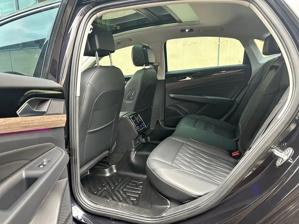 Passat 2021 330TSI Deluxe Edition купить на сайте DeffCars