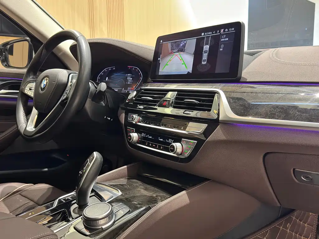 BMW 5 Series 2022 525Li Luxury Package купить на сайте DeffCars