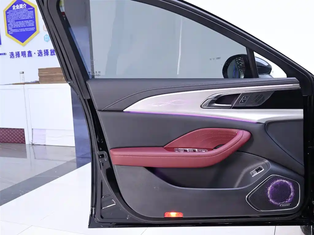 Hongqi H5 2024 2.0T Automatic Zhilianqichang Edition купить на сайте DeffCars