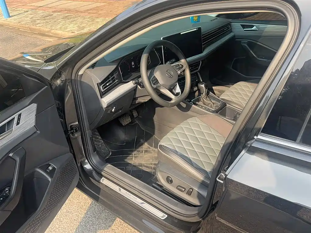 Sagitar 2025 300TSI DSG Excellence Edition купить на сайте DeffCars