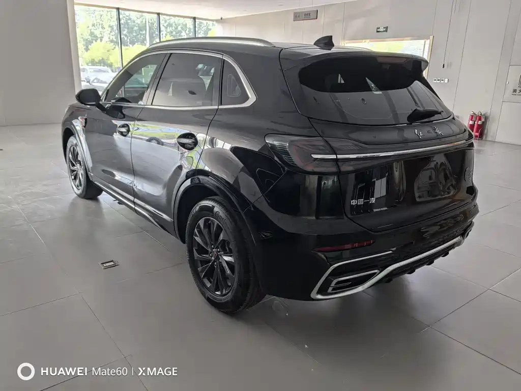 Hongqi HS5 2023 2.0T Qixiang Pro version купить на сайте DeffCars