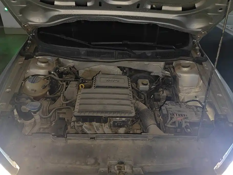 Bora 2018 1.5L manual comfort model купить на сайте DeffCars