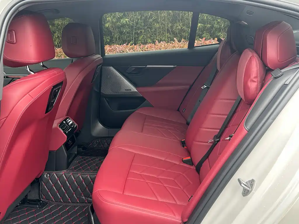 BMW 5 Series 2025 530Li Leading M Sports Package купить на сайте DeffCars