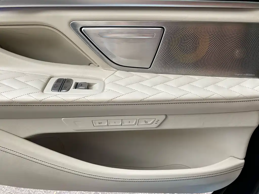 BMW 7 Series 2022 740Li xDrive Executive Luxury Package купить на сайте DeffCars
