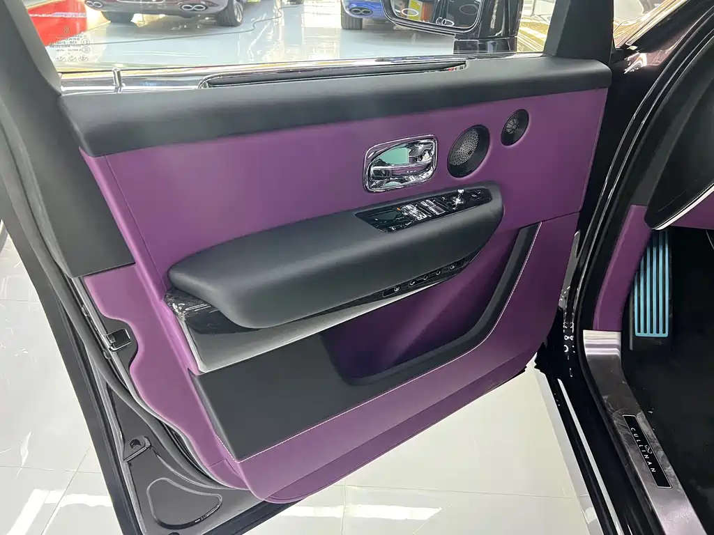 Cullinan 2024 Black Badge купить на сайте DeffCars