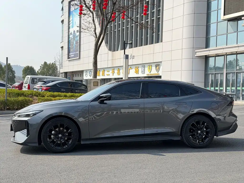 Changan UNI-V 2024 1.5T premium model купить на сайте DeffCars