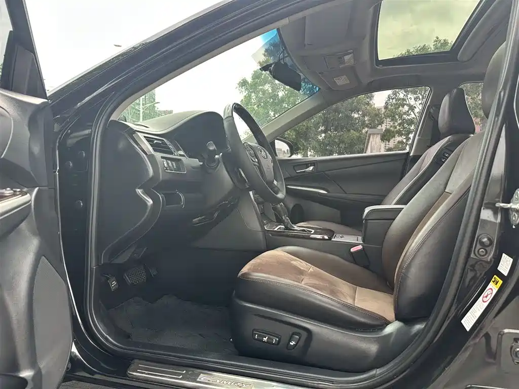 Camry 2016 2.5G 10th Anniversary Deluxe Navigation Edition купить на сайте DeffCars