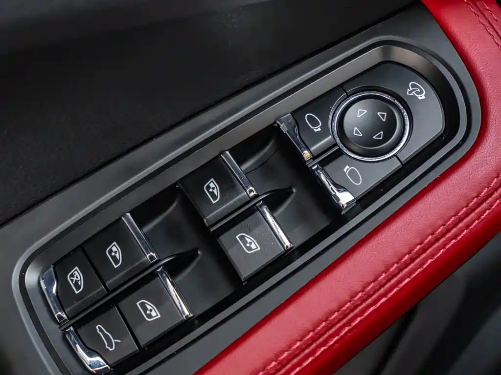 Macan 2024 Macan 2.0T купить на сайте DeffCars