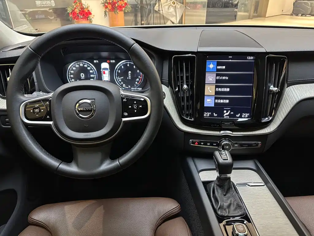 Volvo XC60 2020 T5 four-wheel drive Zhiyuan Deluxe Edition купить на сайте DeffCars