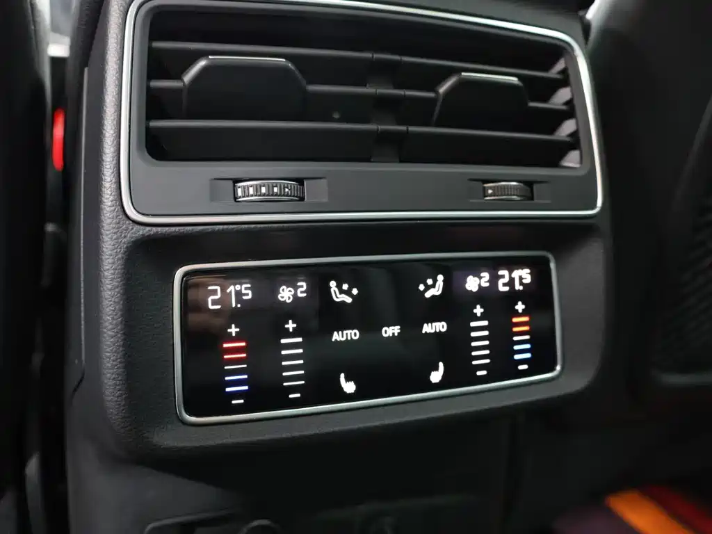 Audi Q7 2021 55 TFSI quattro S line sports version купить на сайте DeffCars