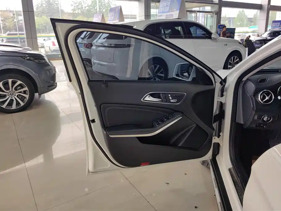 Mercedes-Benz GLA 2018 GLA 200 Fashion Model купить на сайте DeffCars