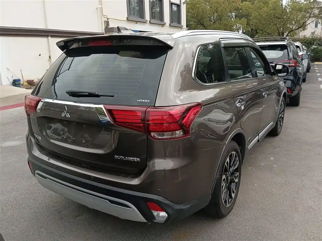 Outlander 2019 2.4L four-wheel drive exclusive version, 7 seats, National V купить на сайте DeffCars