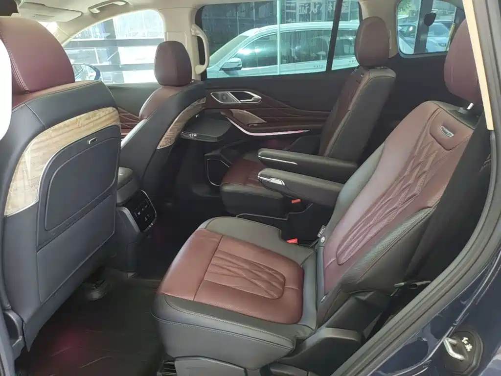 Hongqi HS7 2023 2.0T automatic four-wheel drive flag collar version, six seats купить на сайте DeffCars