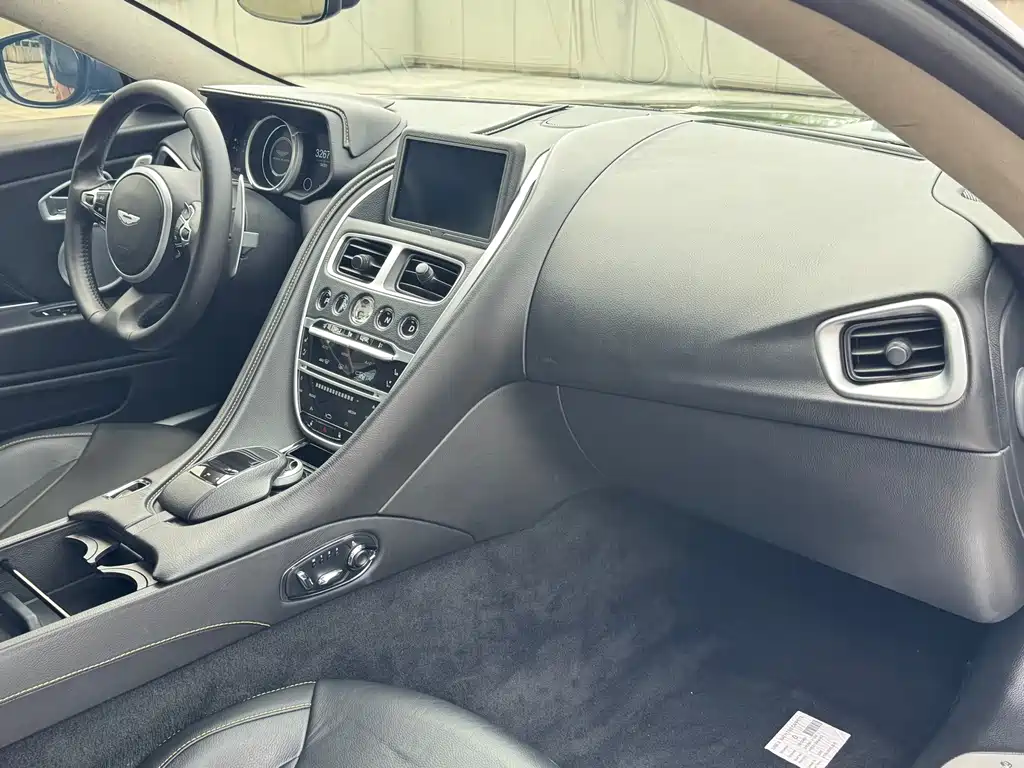 Aston Martin DB11 2019 4.0T V8 Coupe купить на сайте DeffCars
