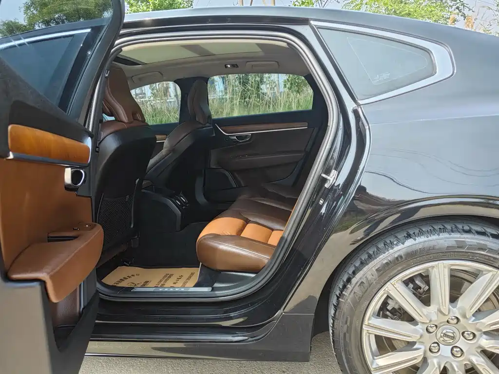 Volvo S90 2020 T5 Zhiyi Luxury Edition купить на сайте DeffCars