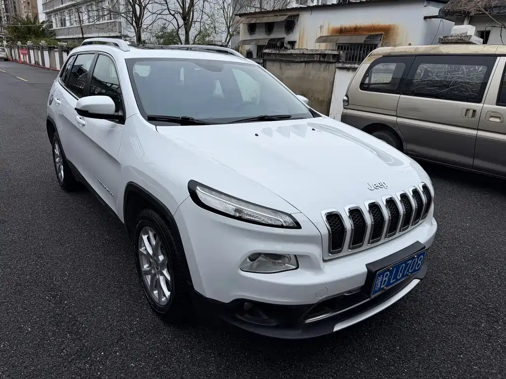Liberty Light 2017 2.4L Leading Edition купить на сайте DeffCars