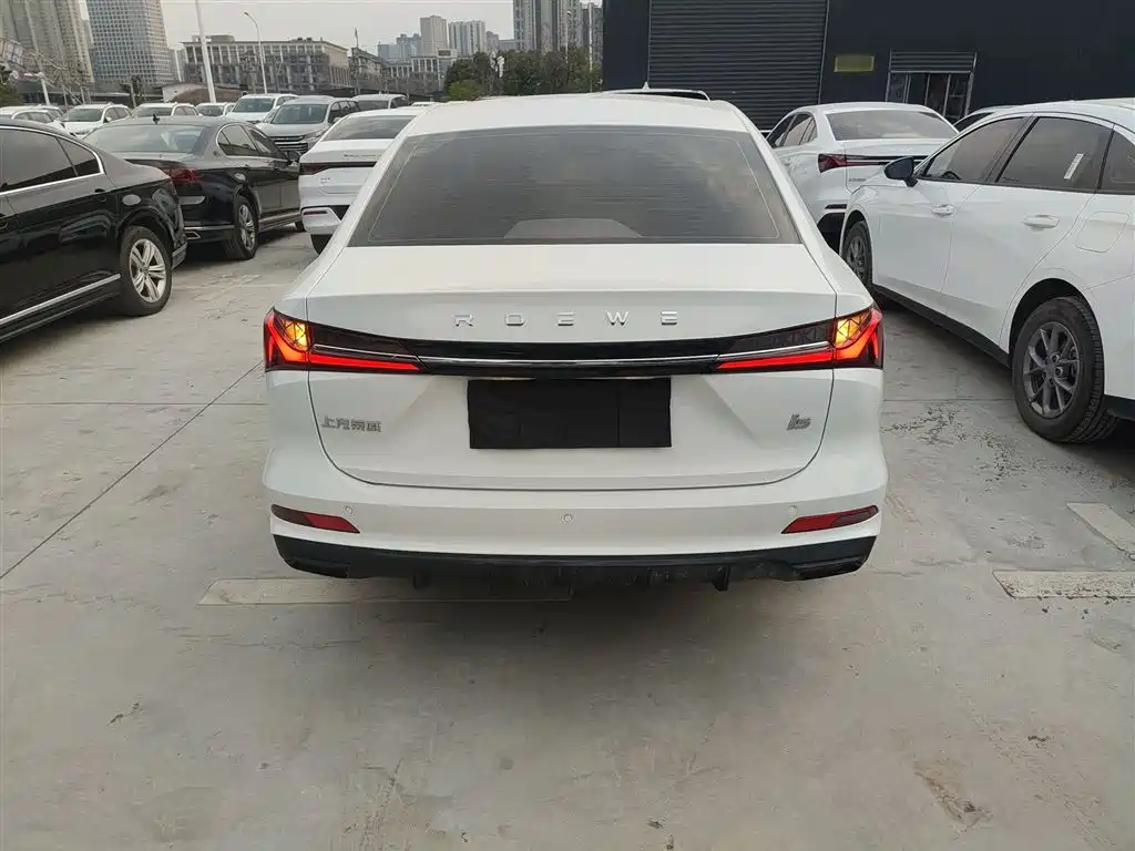Roewe i5 2026 1.5L CVT Deluxe Edition купить на сайте DeffCars