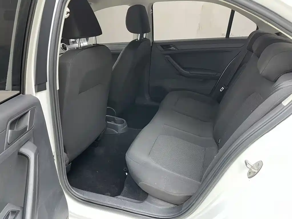 Jetta 2017 1.5L manual fashion model купить на сайте DeffCars
