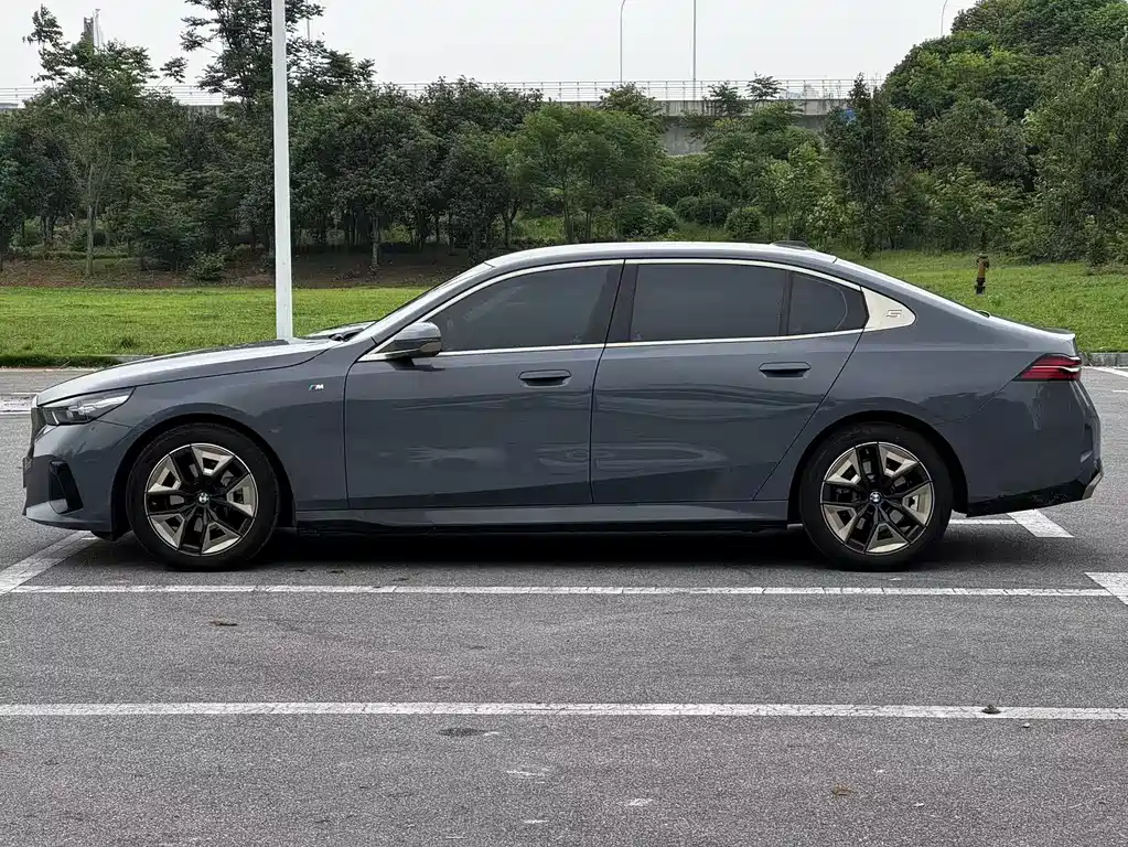 BMW 5 Series 2024 525Li M Sports Package купить на сайте DeffCars
