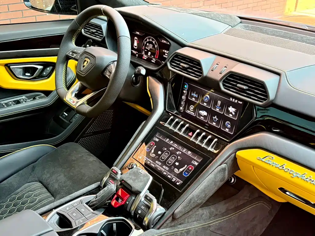 Urus 2023 4.0T V8 S купить на сайте DeffCars