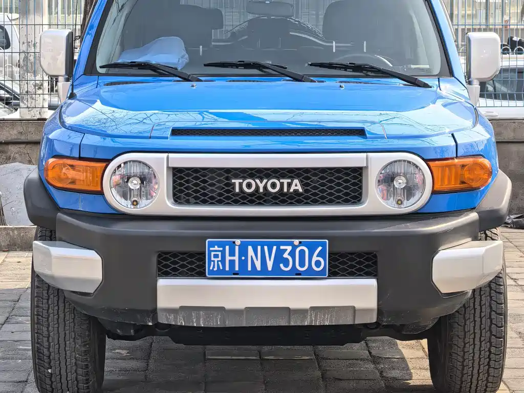 FJ Cruiser 2007 4.0L купить на сайте DeffCars
