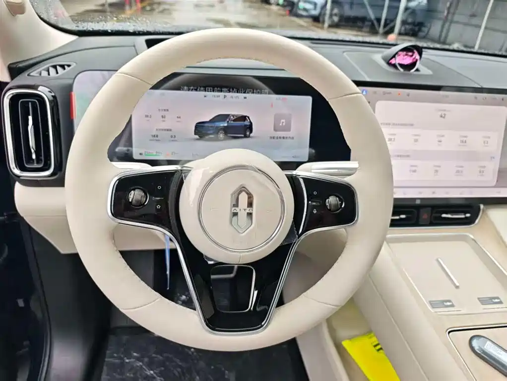 Wenjie M8 2025 extended range Ultra version 53.4kWh 6-seat version 192-line lidar) купить на сайте DeffCars