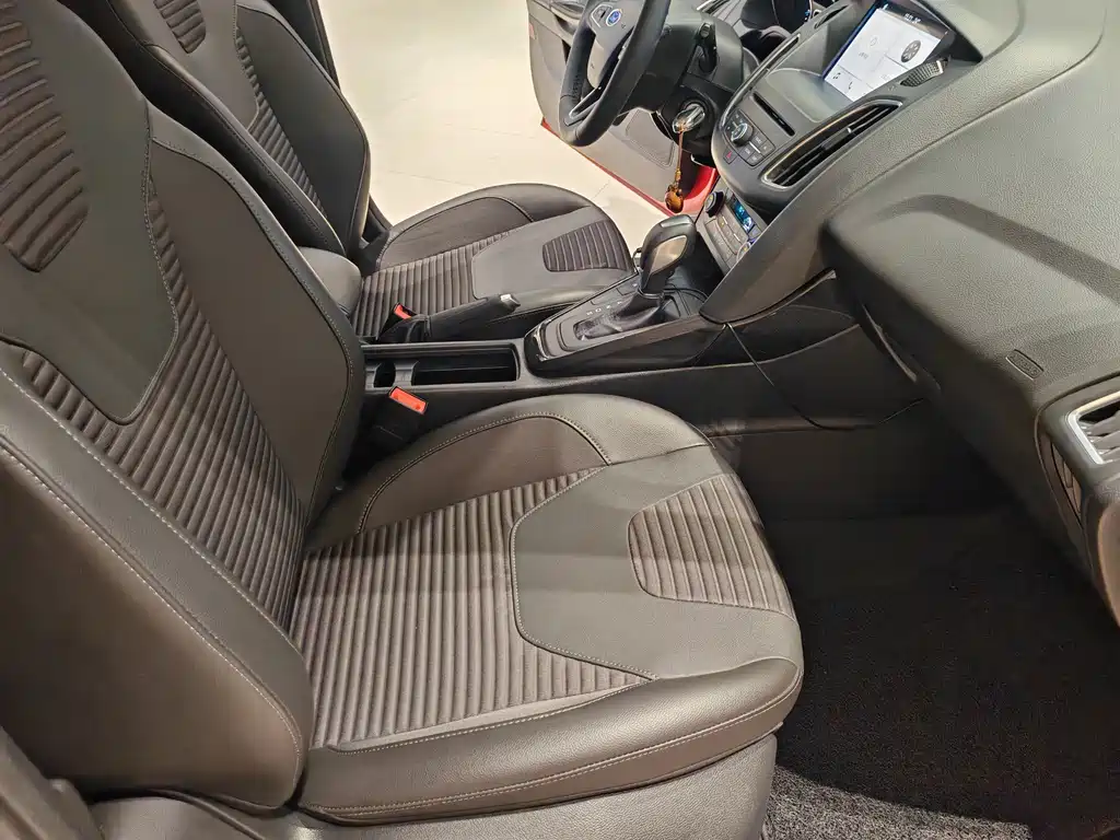 Focus 2018 Hatchback Classic EcoBoost 180 Automatic Elite купить на сайте DeffCars