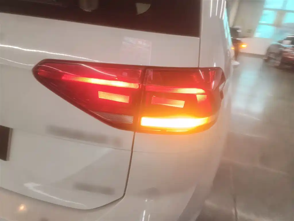 Touran 2018 Touran L 280TSI DSG Fashion Edition 7 seats National V купить на сайте DeffCars