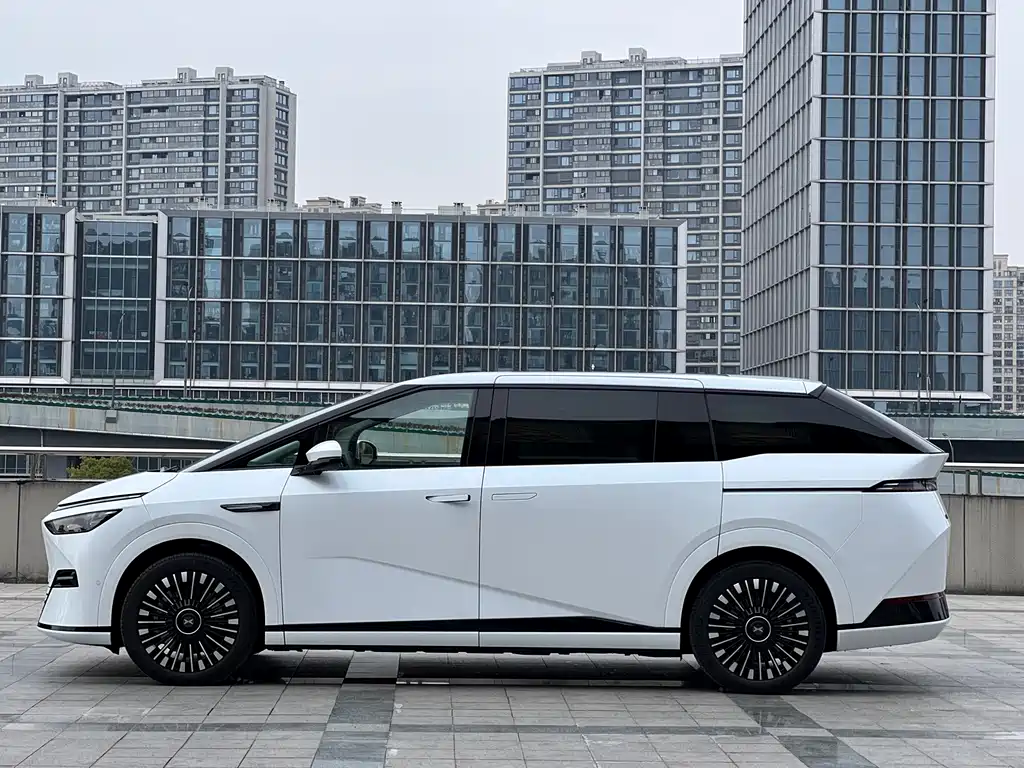 Xpeng X9 2025 pure electric 740 long battery life Max купить на сайте DeffCars