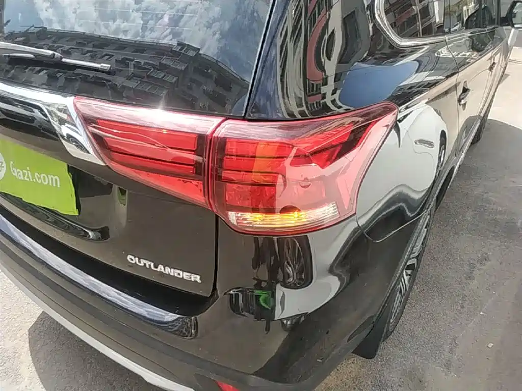 Outlander 2018 2.0L 2WD Honor Edition 5 seats купить на сайте DeffCars
