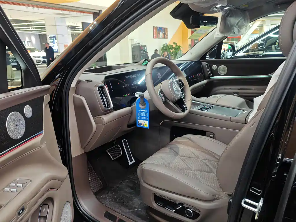 Wenjie M9 2025 extended range Ultra version 52kWh 6-seater version (192-line lidar) купить на сайте DeffCars