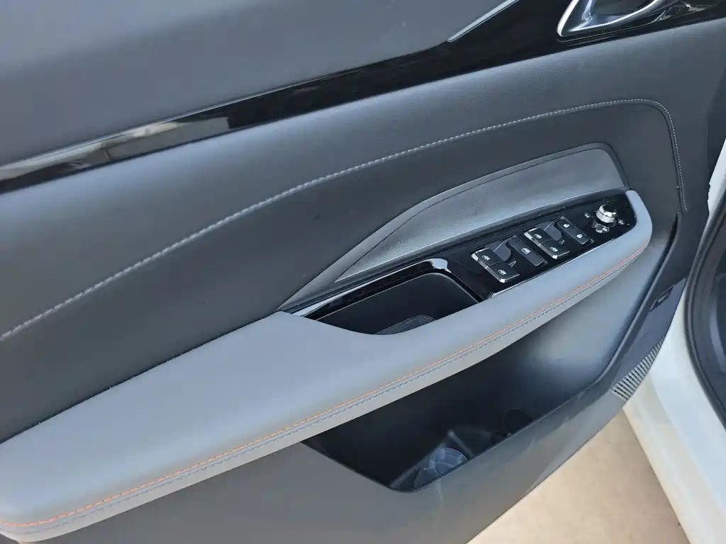Changan Auchan Z6 New Energy 2023 Smart Electric iDD 150KM Flagship PLUS Smart Parking Edition купить на сайте DeffCars