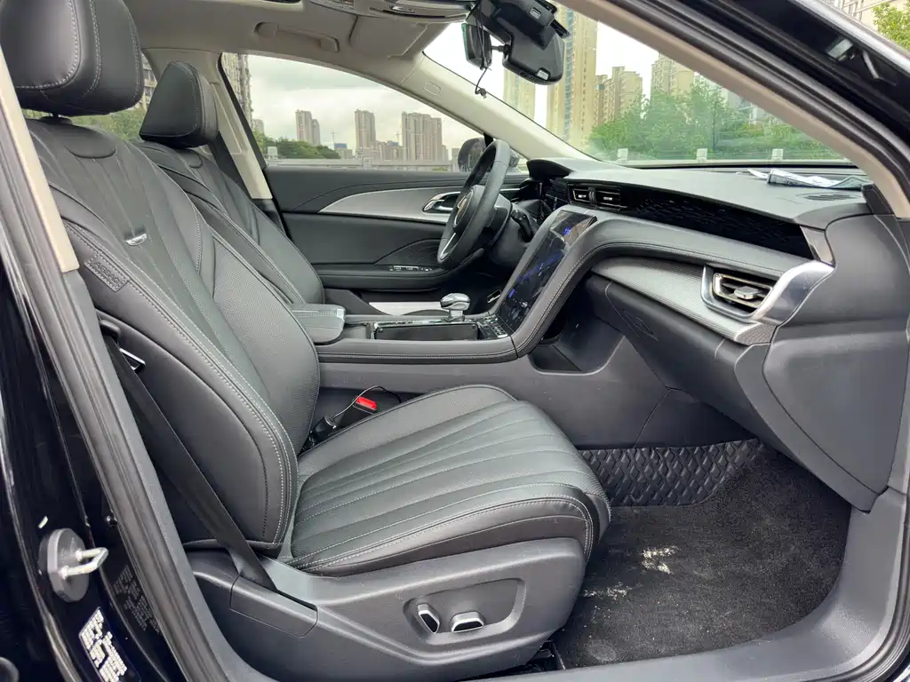 Hongqi H5 2023 1.5T DCT Zhilian Qiyun Edition купить на сайте DeffCars
