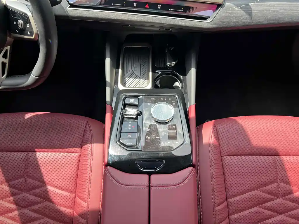 BMW 5 Series 2025 530Li Leading M Sports Package купить на сайте DeffCars