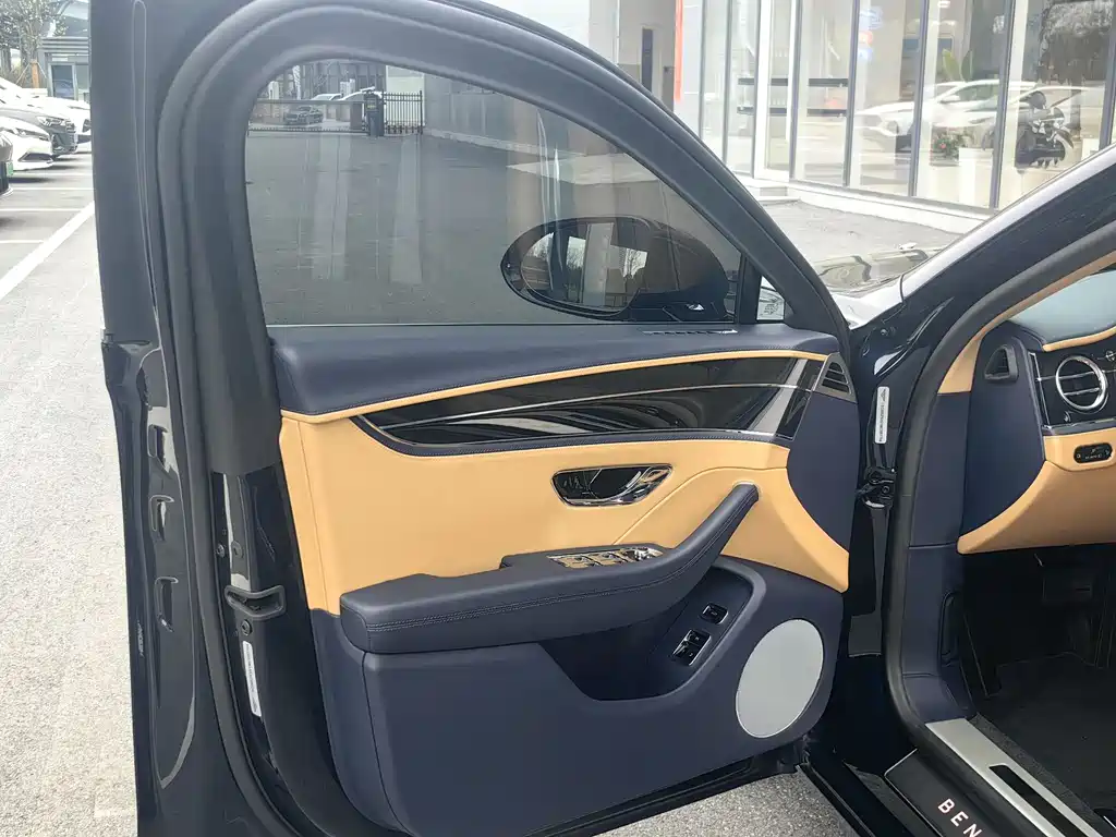 Flying Spur 2021 4.0T V8 Standard Edition купить на сайте DeffCars