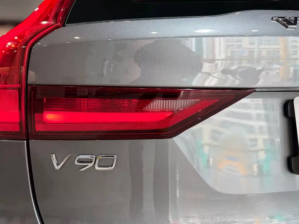 Volvo V90 2019 Cross Country T5 AWD Zhiyuan Edition National VI купить на сайте DeffCars